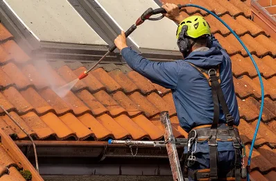 Démoussage et hydrofuge de toiture à Étrœungt