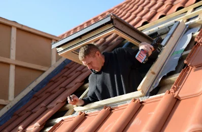 Pose de fenêtres de toit Velux à Étrœungt